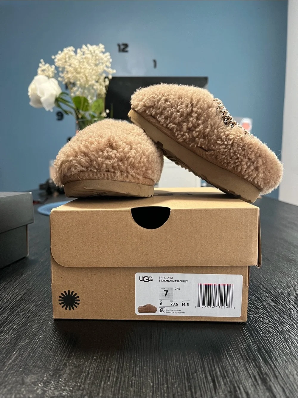 UGG Kids Tasman Maxi Curly Slippers in Chestnut Brown